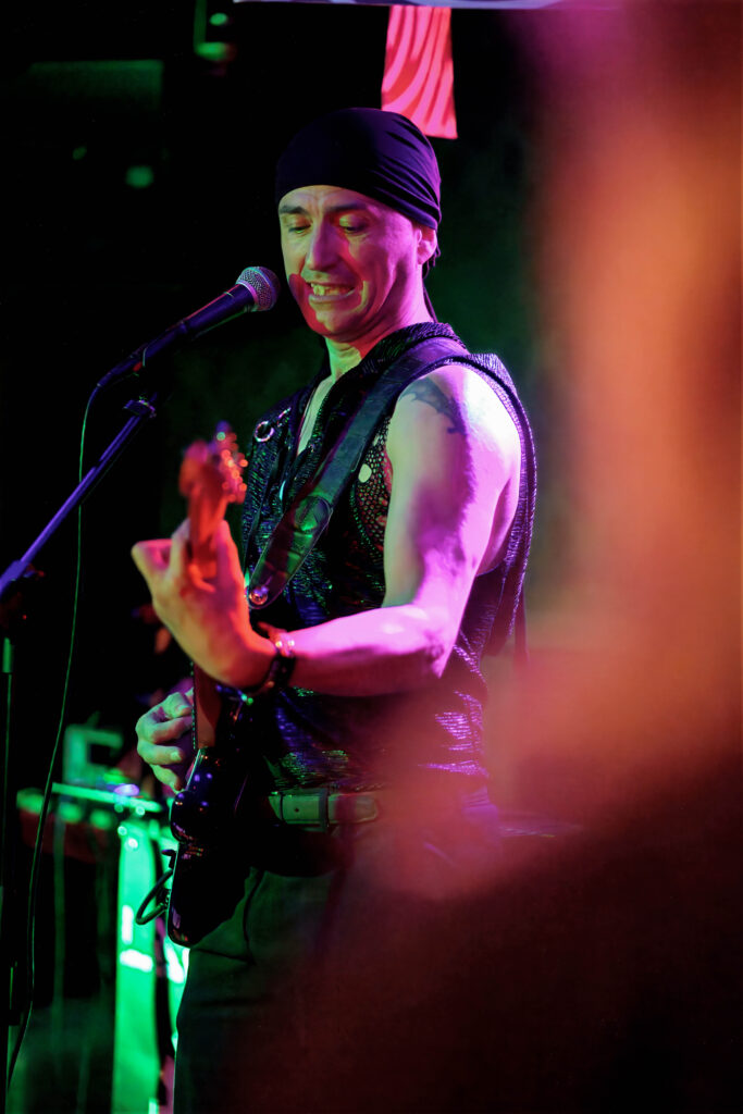 AveFeFenix en concierto con Larva