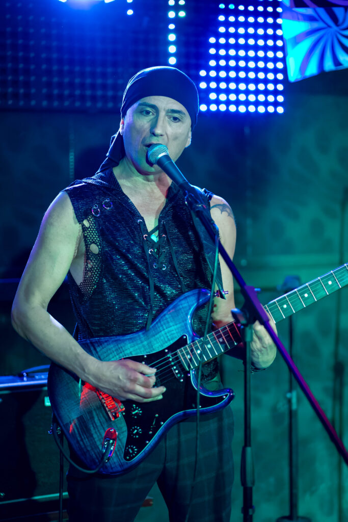 AveFeFenix en concierto con Larva